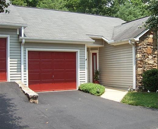 1st image of 322 Laurel Park Pl
