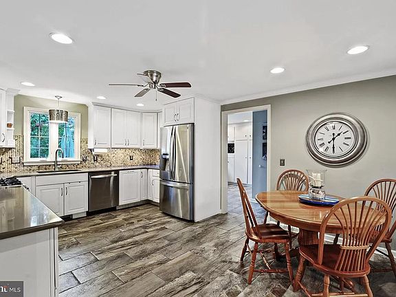 4th image of 27 Woodburn Cir