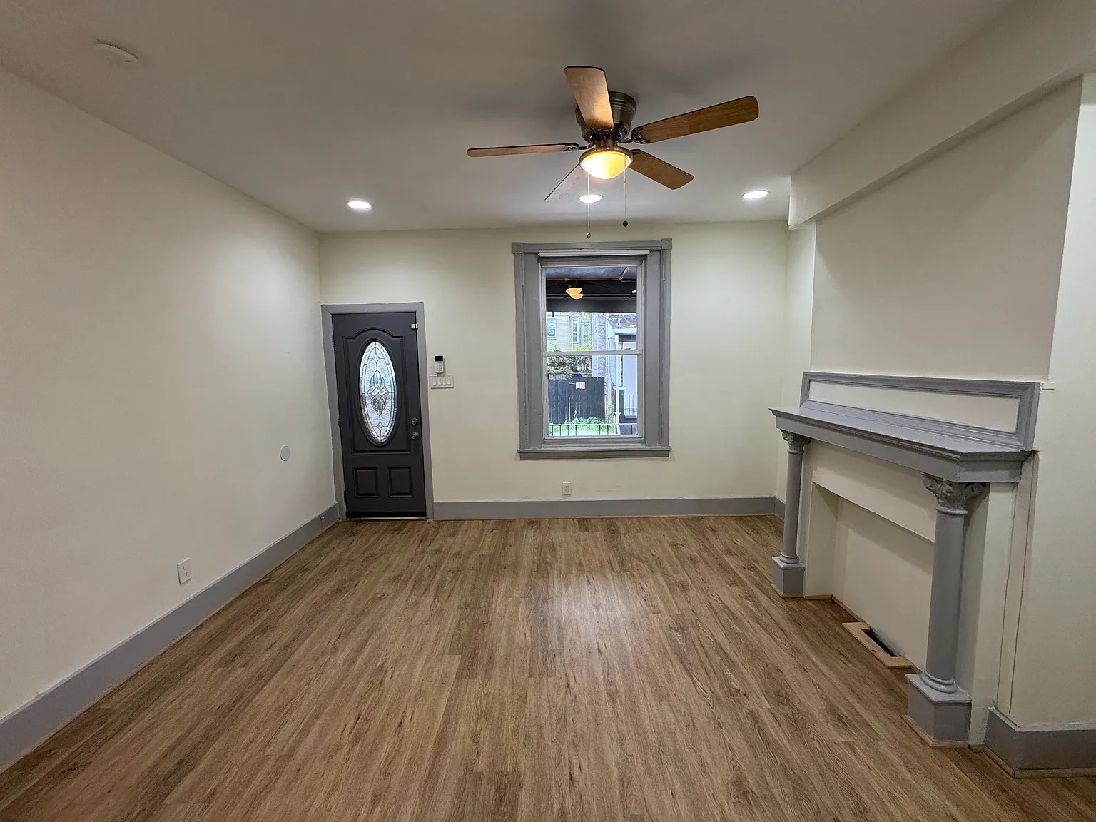 3 bed, 948 sqft, $1,250 — Photo 2