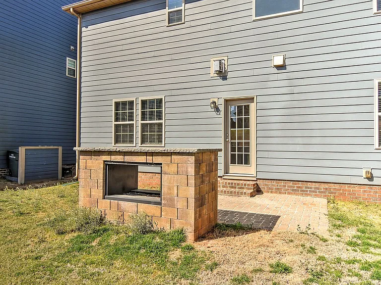 1036 Easley St — Photo 10