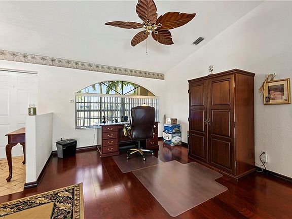 3rd image of 4614 SW 20th Pl