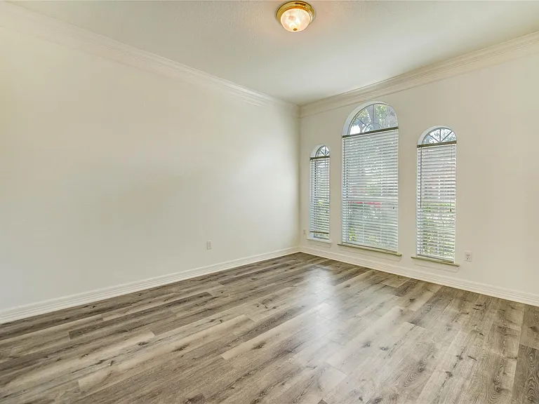 8803 Memorial Creek Dr — Photo 3