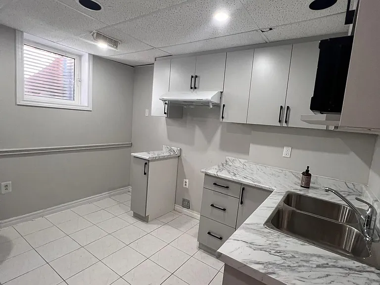 23 Princess Blvd #BASEMENT — Photo 2