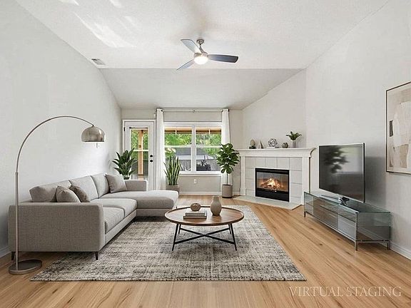 3rd image of 1201 Ridgewood Dr