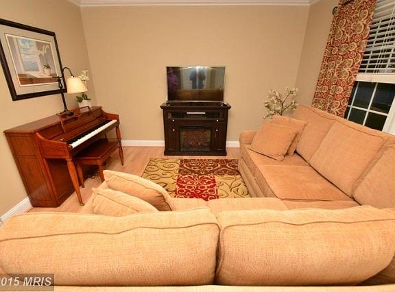 4th image of 1542 Fountain Glen Dr