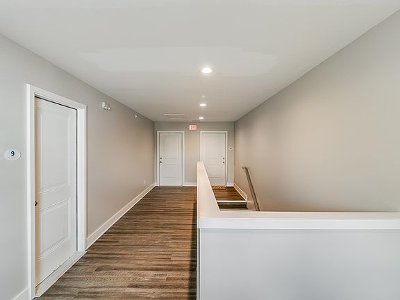 5th image of 835 W Lake St Unit 1