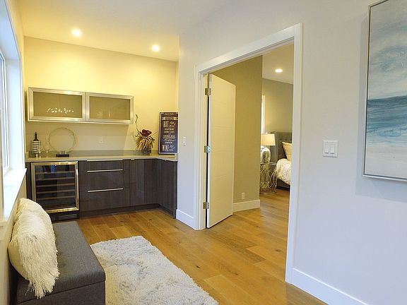 3rd image of 5432 Seward Park Ave S