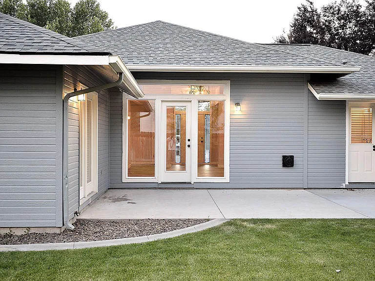 2340 N Warwick Ave — Photo 9