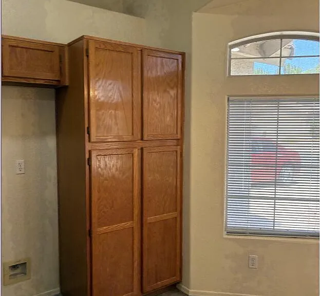 1074 N Saguaro St — Photo 8