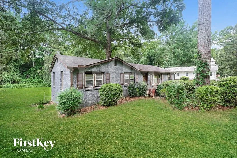 3 bed, 1.0 bath, 1368 sqft, $1,920 — Photo 2