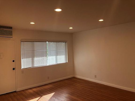 4th image of 833 N Hayworth Ave APT 3