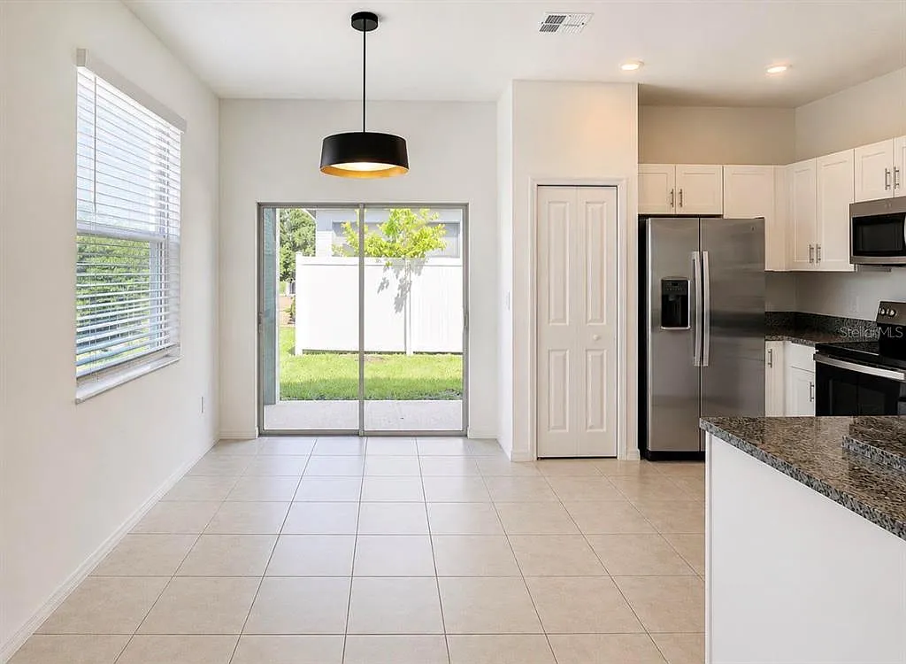 2 bed, 2.5 bath, 1541 sqft, $2,200 — Photo 4