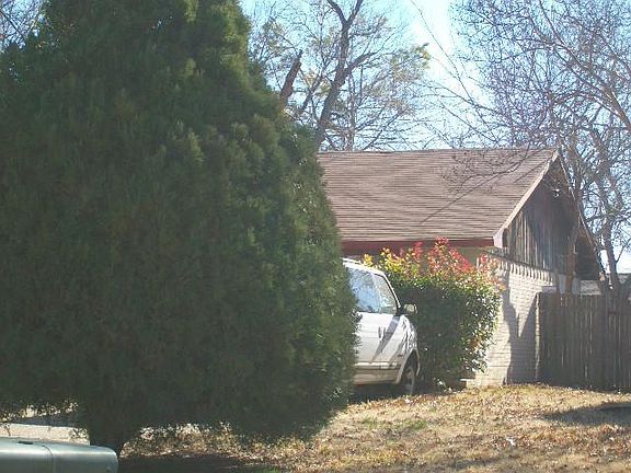 3rd image of 922 Westbrook Dr