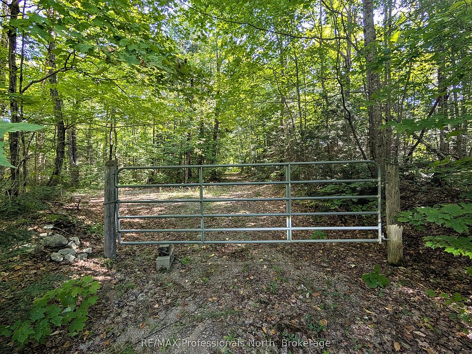 1st image of 611 Bray Lake Rd