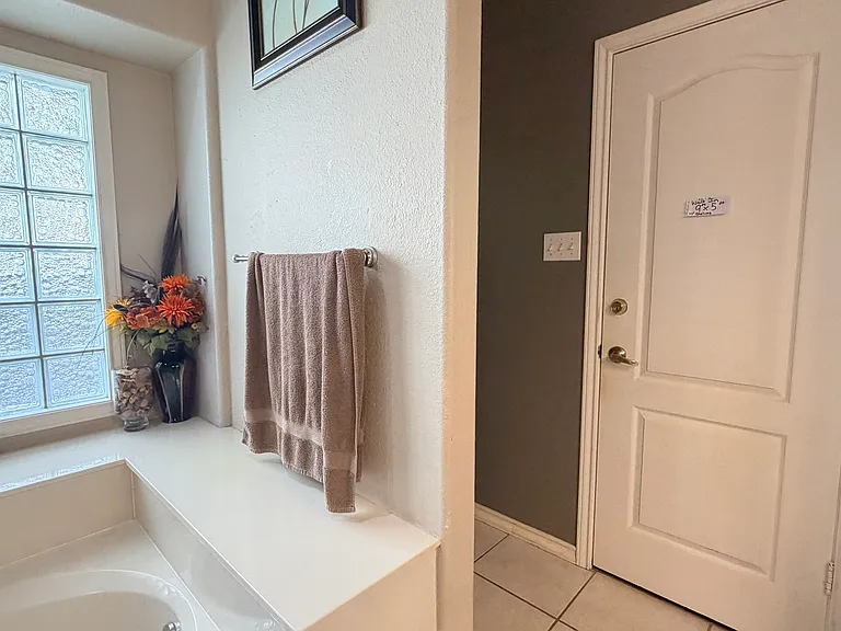 13806 Primavera Dr — Photo 27