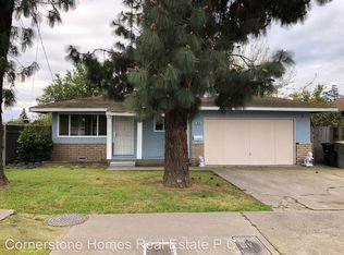 1033 Walnut St, Oakdale, CA 95361