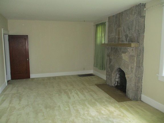 4th image of 1704 Villa Pl