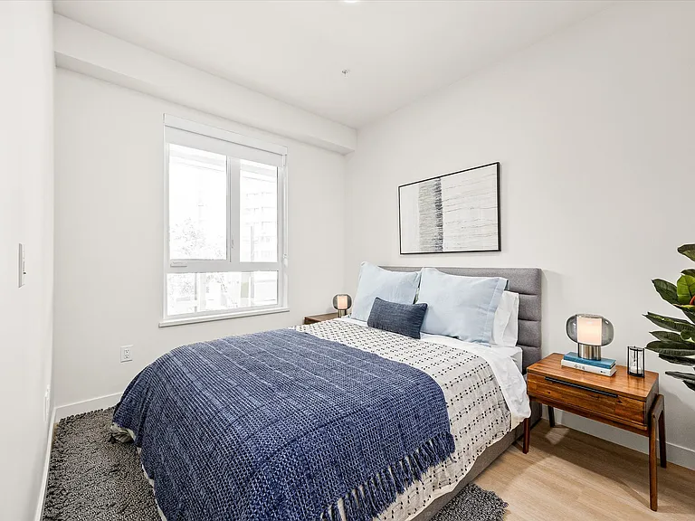 1131 Lawrence Ave — Photo 19