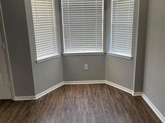 5th image of 614 Meadowglen Dr