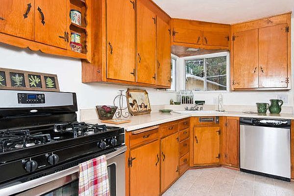 1st image of 1582 Brodiea Ave