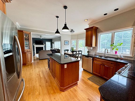 5th image of 4 Hyacinth Ln