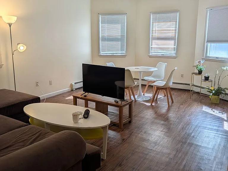 567-569 Somerville Avenue & 2/4 Beech Street — Photo 9