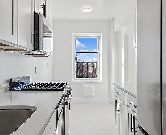 5th image of 233 W 99th St APT 20B
