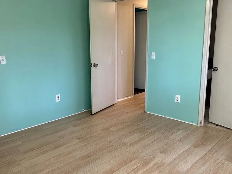 918 Cortina Dr — Photo 12