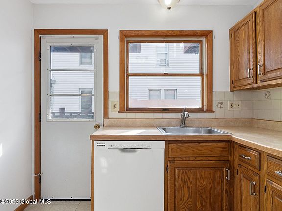 4th image of 1128 Western Ave APT 1B