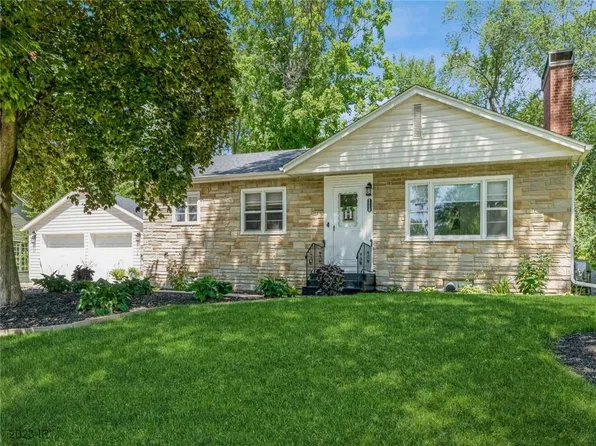 1110 S 8th Ave W, Newton, IA 50208