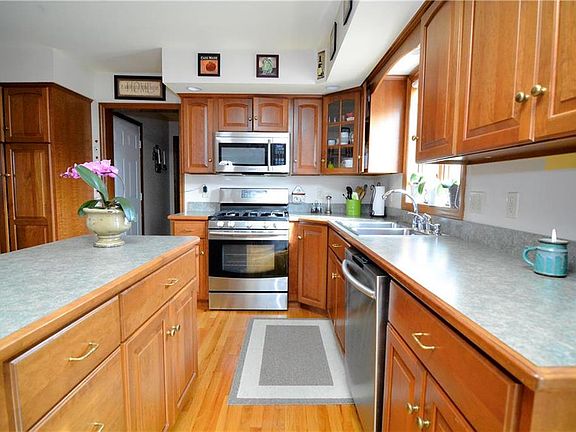 4th image of 1165 Sierra Dr