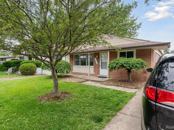 13412 Neely St, Gibraltar, MI 48173