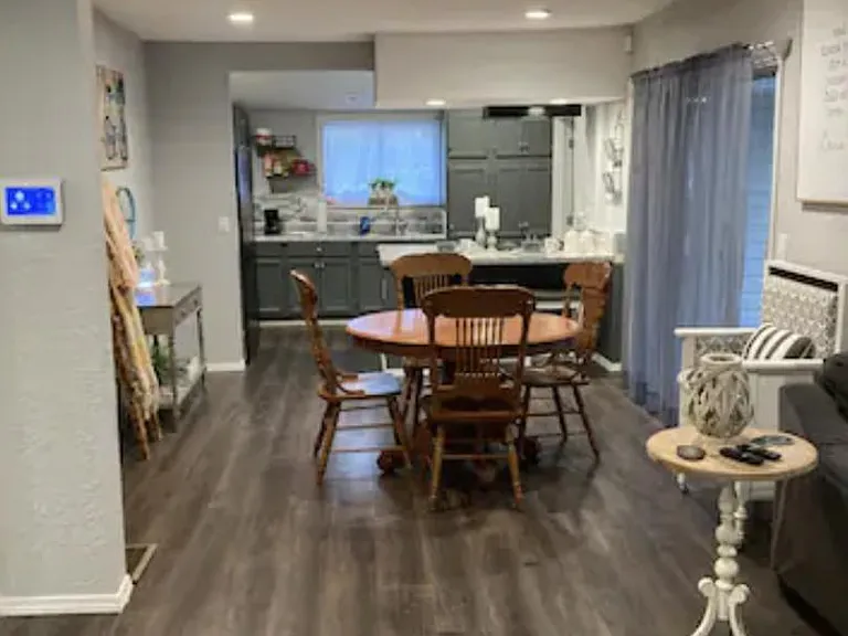 1121 W Turner St — Photo 3