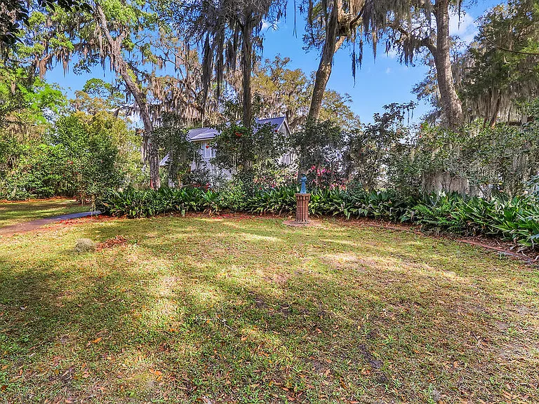 1321 Azalea Ave — Photo 6