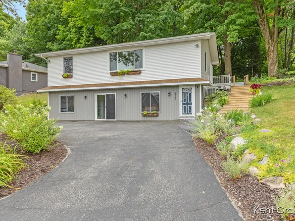 8340 Je Ne Be Dr NE, Rockford, MI 49341