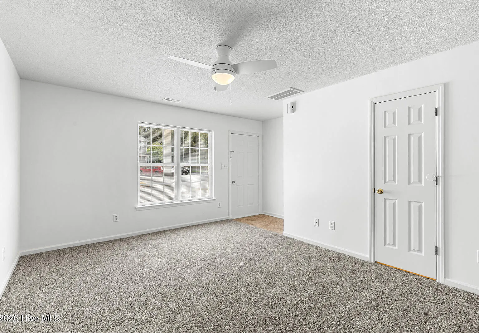 2 bed, 1.5 bath, 982 sqft, $1,200 — Photo 3