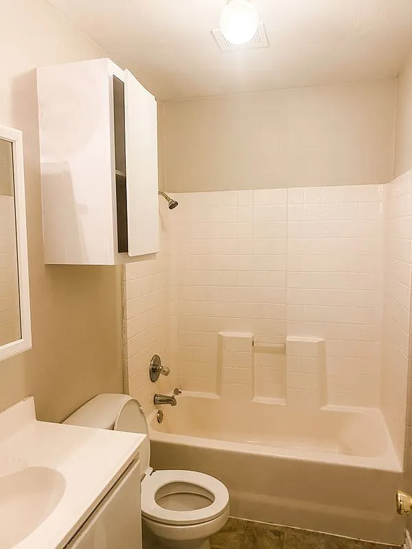 3 bed, 2.0 bath, 1188 sqft, $2,100 — Photo 4