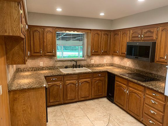 3rd image of 7009 Deville Dr