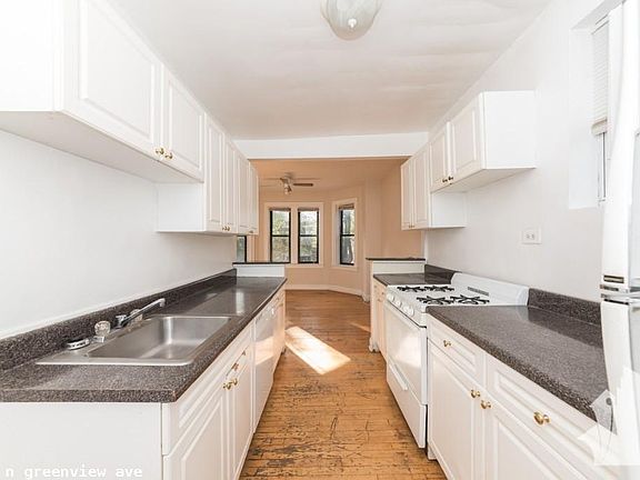 4th image of 3839 N Greenview Ave #1524