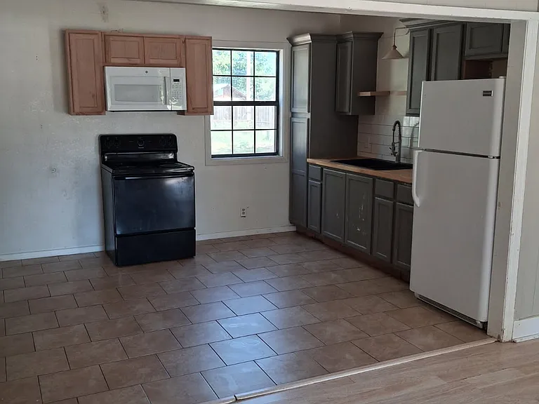 1424 Pine St — Photo 2