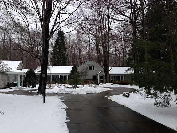 3rd image of 275 Springdale Ln