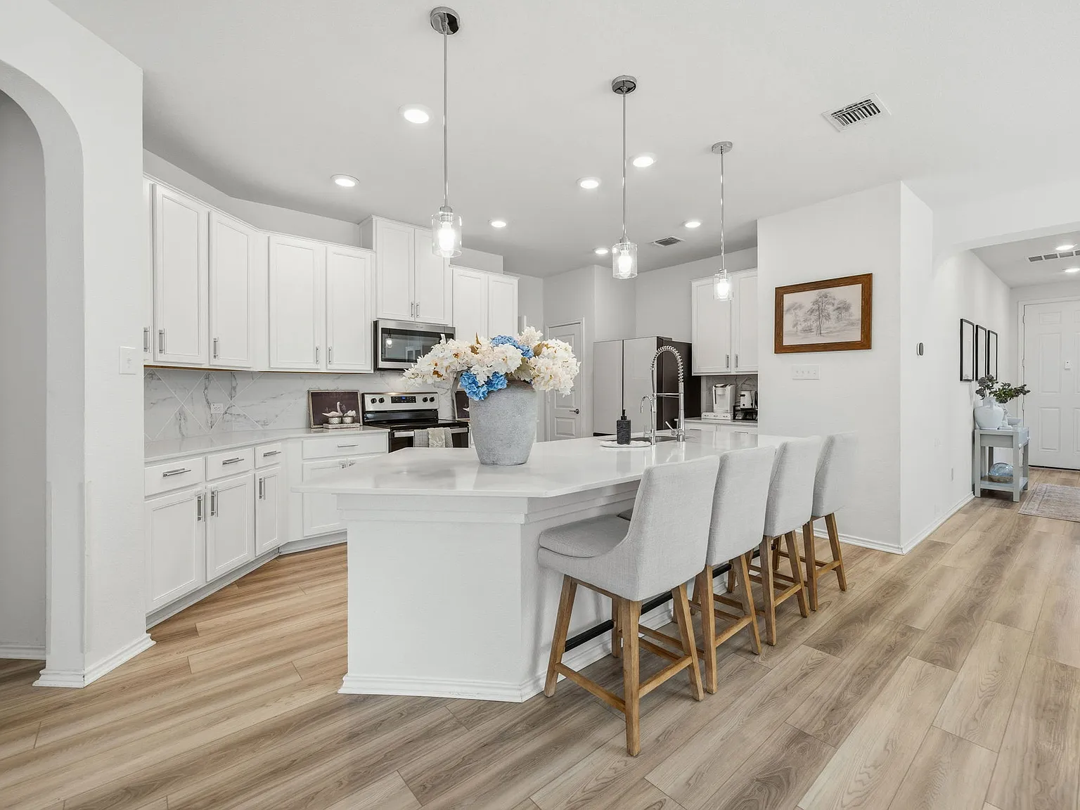 4 bed, 3.5 bath, 2517 sqft, $2,500 — Photo 1
