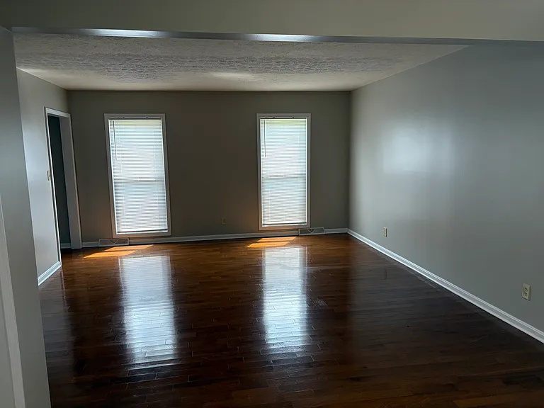 326 Madison Dr — Photo 7