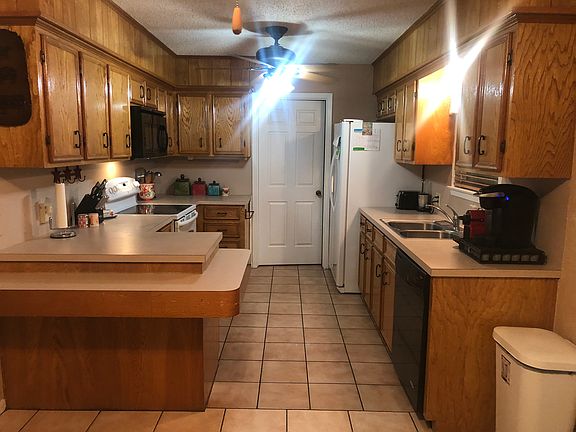 3rd image of 202 Ash St