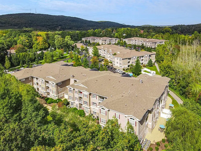 Vineyard Commons — Photo 31