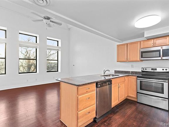 4th image of 609 E Kirby St APT 209