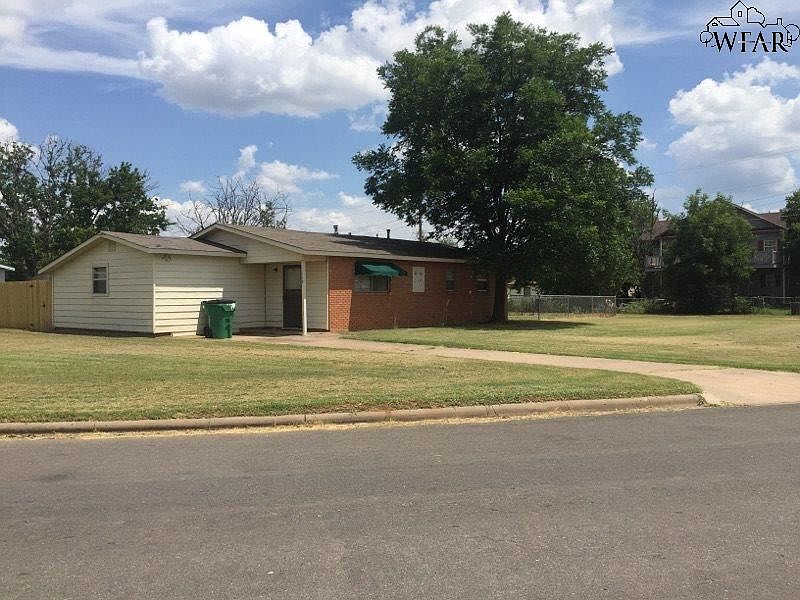 2nd image of 119 W Garden Dr