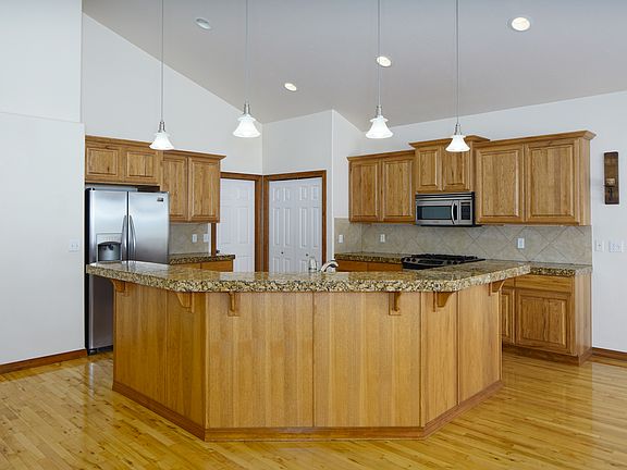 4th image of 6120 N Blue Spruce Ln