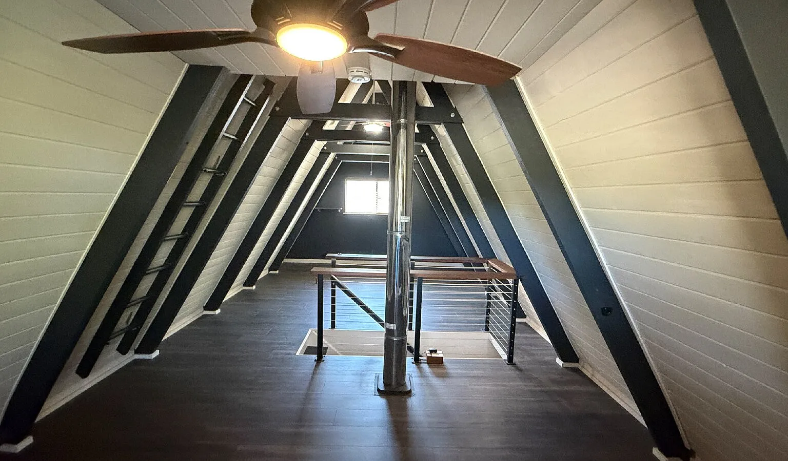 2 bed, 1.0 bath, 1084 sqft, $2,400 — Photo 2