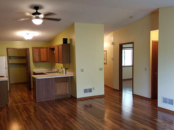 Open living space, vaulted ceiling